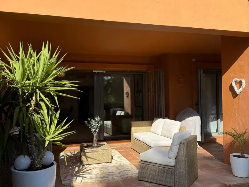Presenting an elegant, recently built apartment located in the prestigious Benatalaya development, in the eastern area of Estepona, Málaga. Boasting a privileged frontline golf location and surrounded by all necessary amenities, this property stands out f