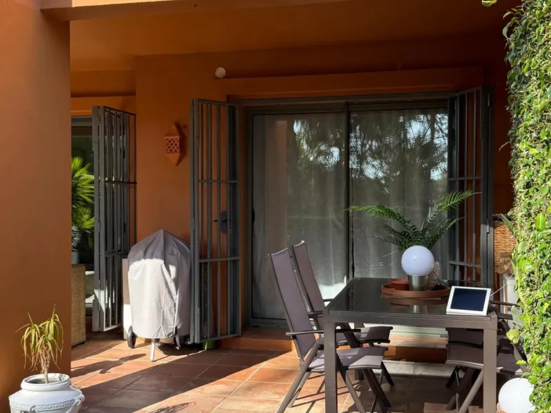 Presenting an elegant, recently built apartment located in the prestigious Benatalaya development, in the eastern area of Estepona, Málaga. Boasting a privileged frontline golf location and surrounded by all necessary amenities, this property stands out f