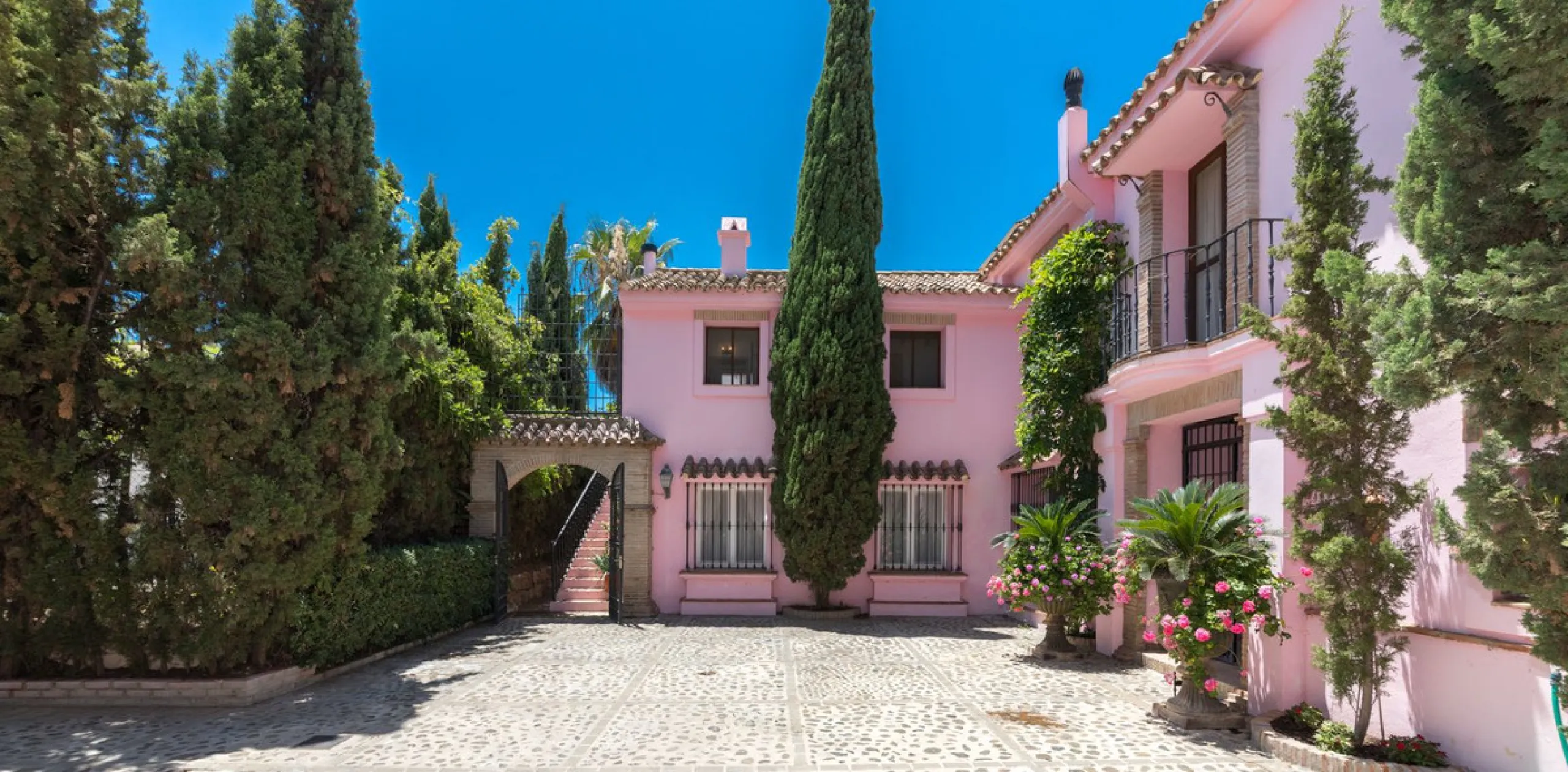 Spectacular country style 5 bedroom villa with open views at Puerto De  Los Alemendros, Benahavis