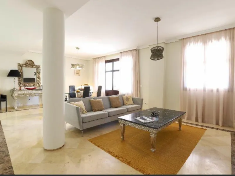 Apartment - Ground Floor Apartment в продаже в Marbella, Málaga. В доме 2 спален и 2 ванных комнат. Площадь дома 141 м²