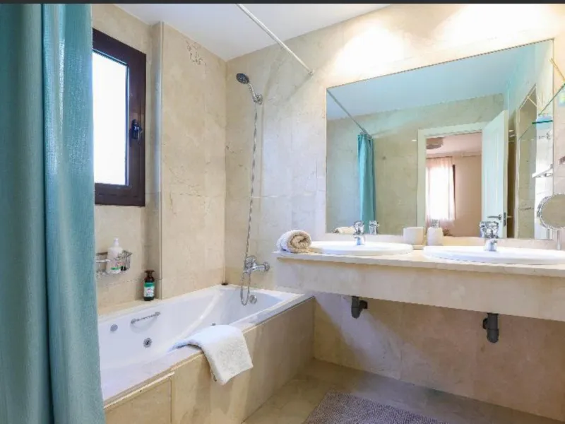 Apartment - Ground Floor Apartment в продаже в Marbella, Málaga. В доме 2 спален и 2 ванных комнат. Площадь дома 141 м²