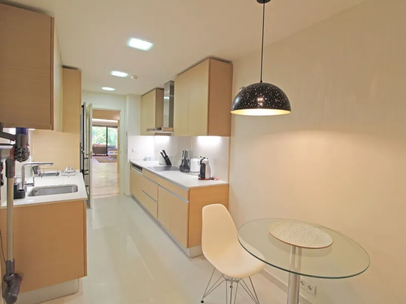Nestled in the peaceful beachside enclave of Casasola, this charming ground-floor apartment