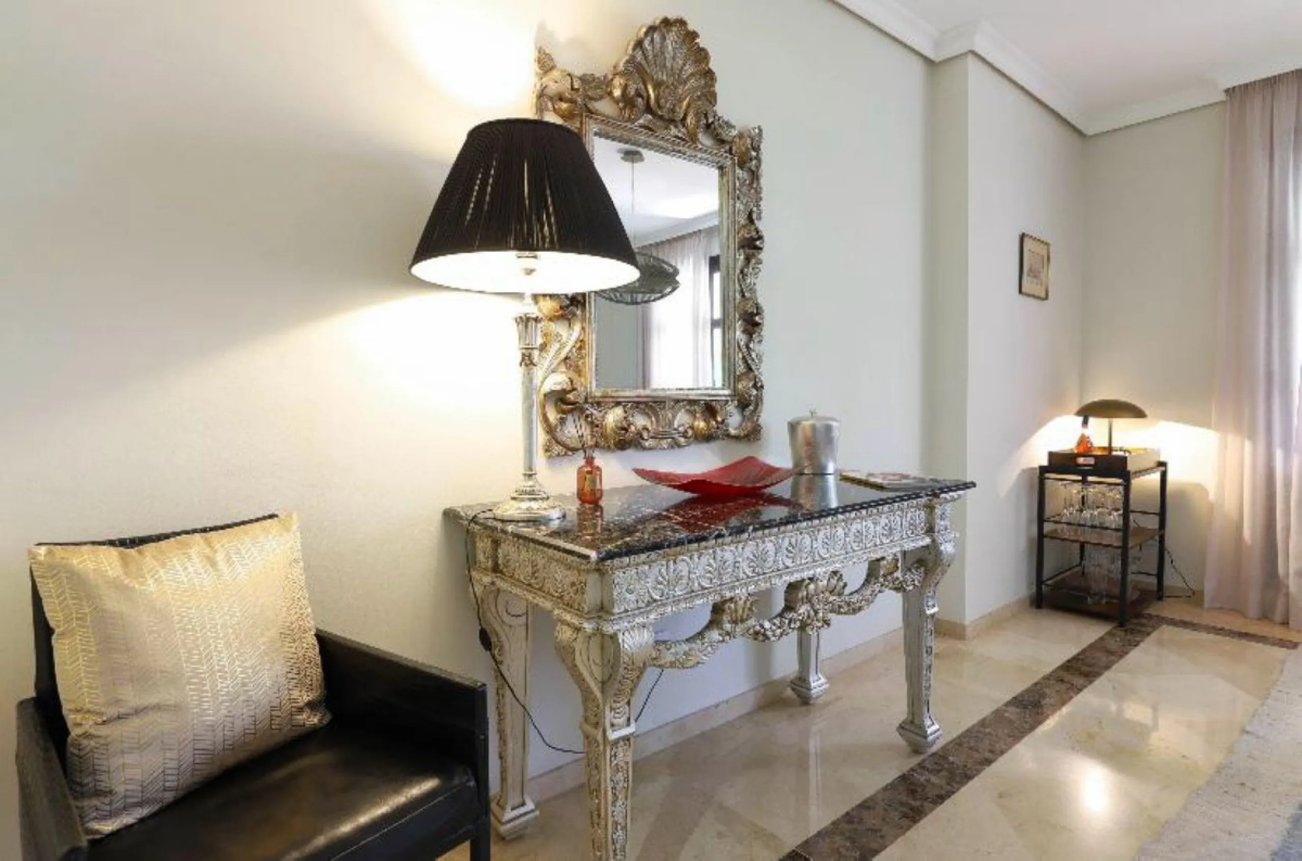 Apartment - Ground Floor Apartment в продаже в Marbella, Málaga. В доме 2 спален и 2 ванных комнат. Площадь дома 141 м²