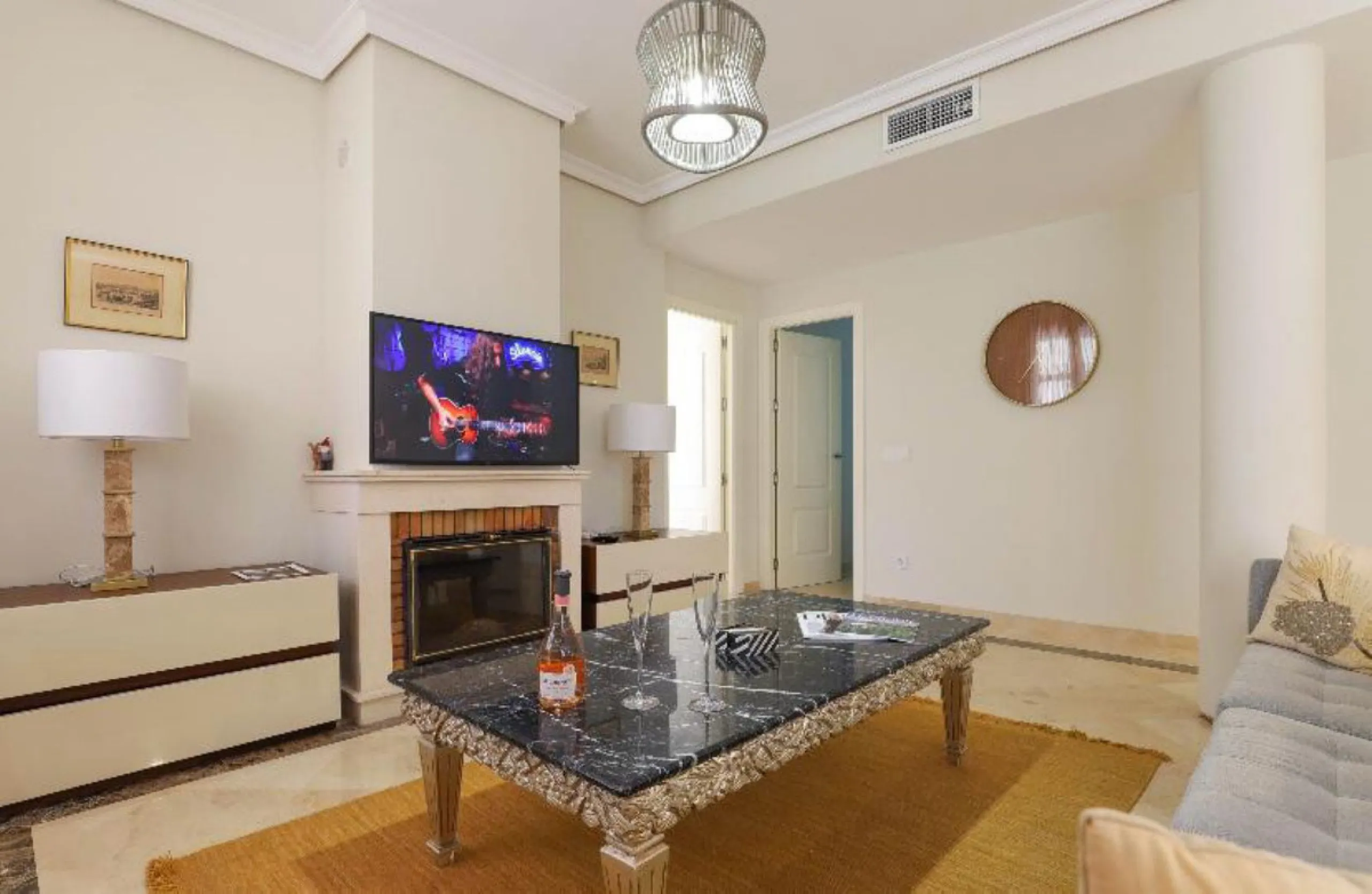 Apartment - Ground Floor Apartment в продаже в Marbella, Málaga. В доме 2 спален и 2 ванных комнат. Площадь дома 141 м²