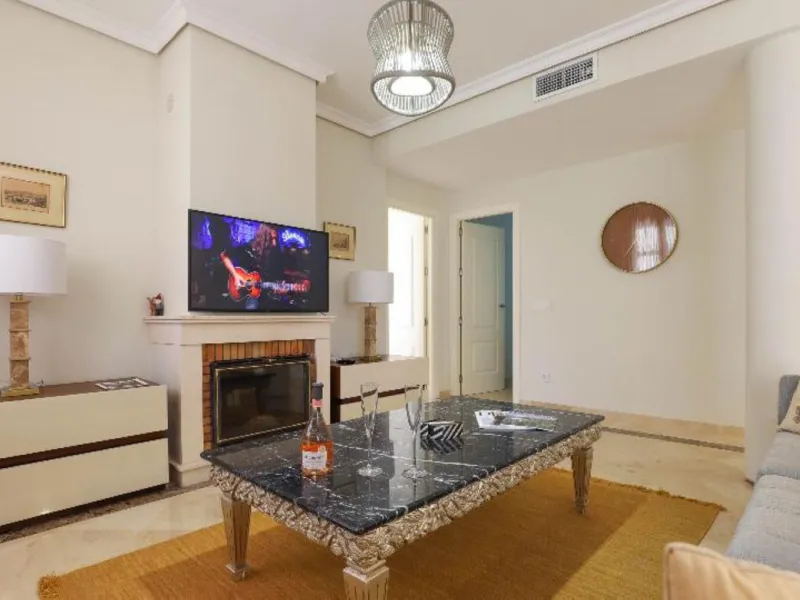 Apartment - Ground Floor Apartment в продаже в Marbella, Málaga. В доме 2 спален и 2 ванных комнат. Площадь дома 141 м²