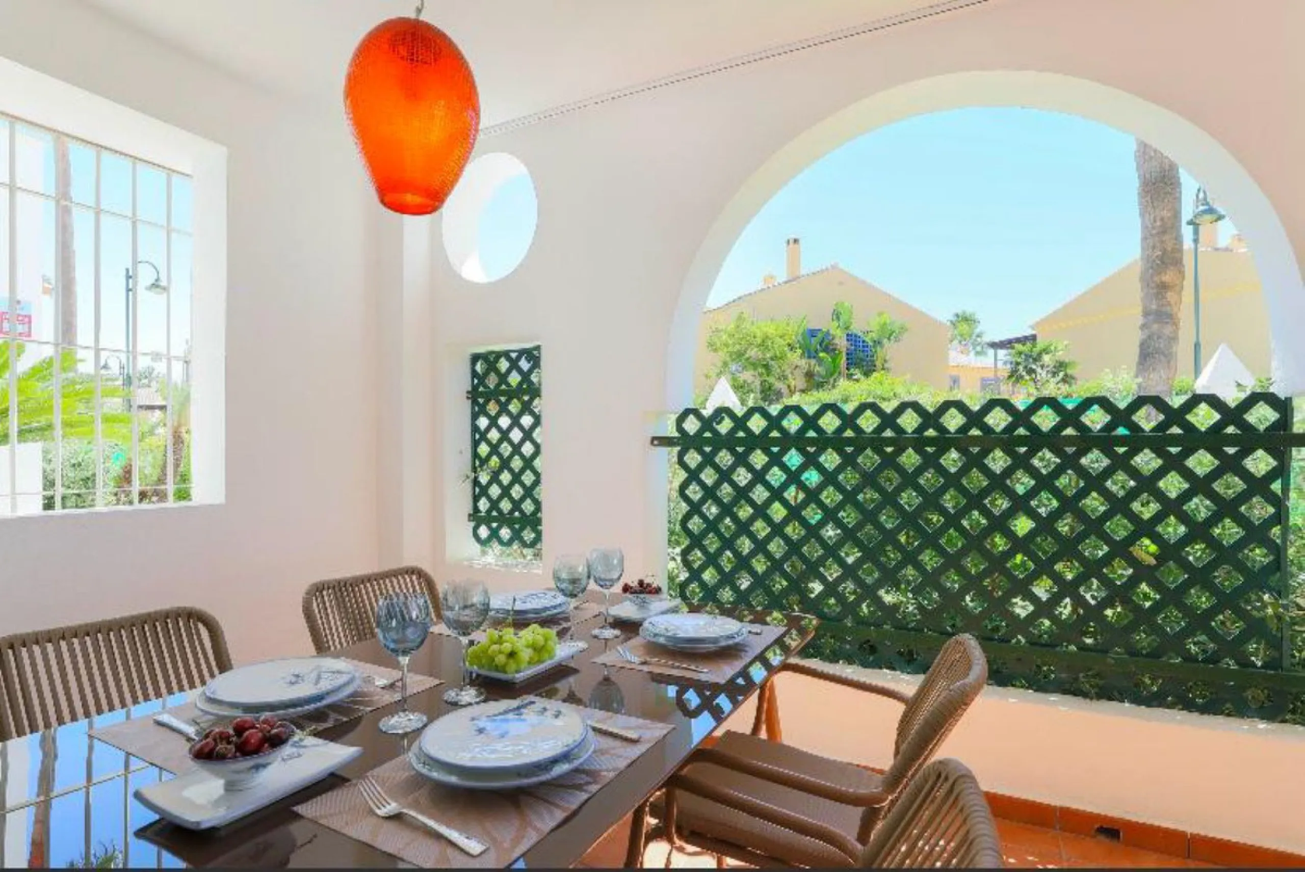 Apartment - Ground Floor Apartment в продаже в Marbella, Málaga. В доме 2 спален и 2 ванных комнат. Площадь дома 141 м²