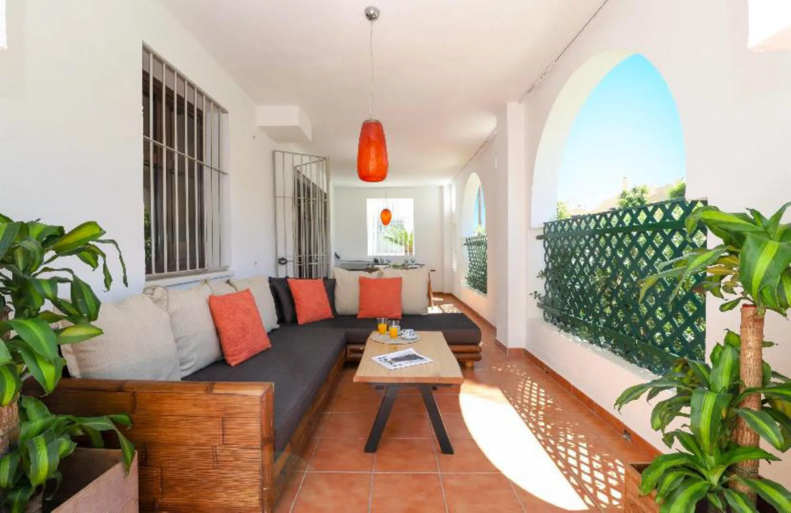 Apartment - Ground Floor Apartment в продаже в Marbella, Málaga. В доме 2 спален и 2 ванных комнат. Площадь дома 141 м²