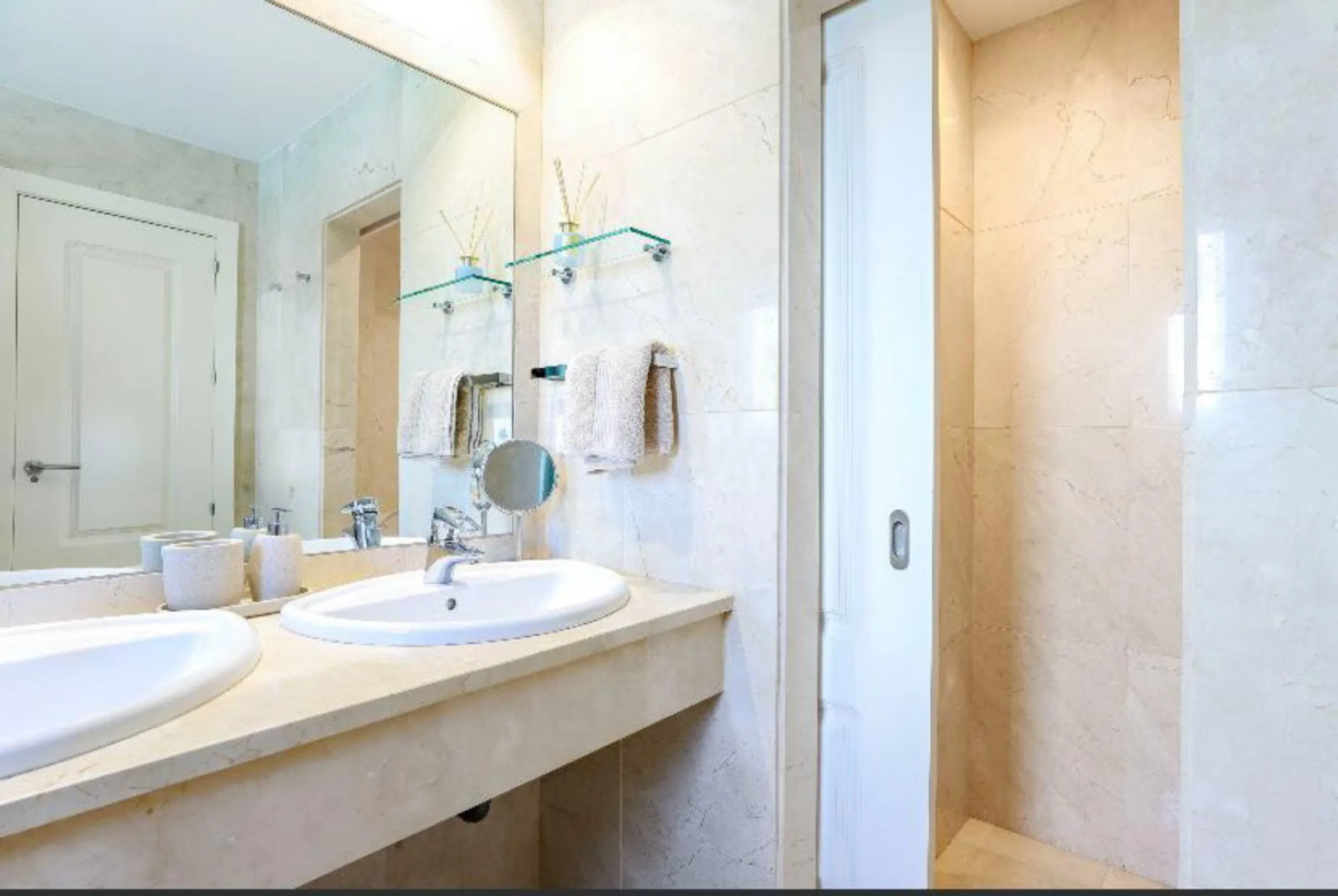 Apartment - Ground Floor Apartment в продаже в Marbella, Málaga. В доме 2 спален и 2 ванных комнат. Площадь дома 141 м²
