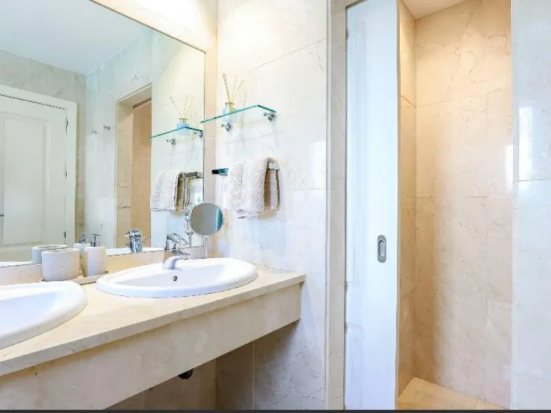 Apartment - Ground Floor Apartment в продаже в Marbella, Málaga. В доме 2 спален и 2 ванных комнат. Площадь дома 141 м²