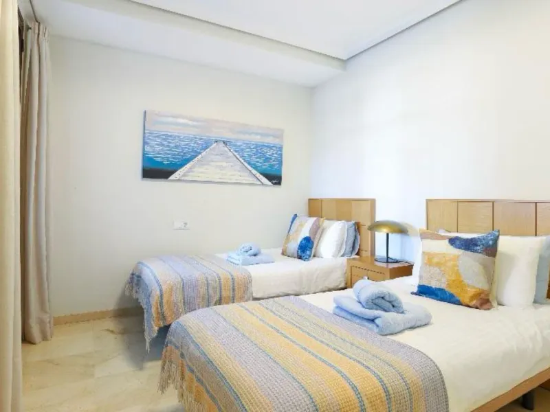 Apartment - Ground Floor Apartment в продаже в Marbella, Málaga. В доме 2 спален и 2 ванных комнат. Площадь дома 141 м²