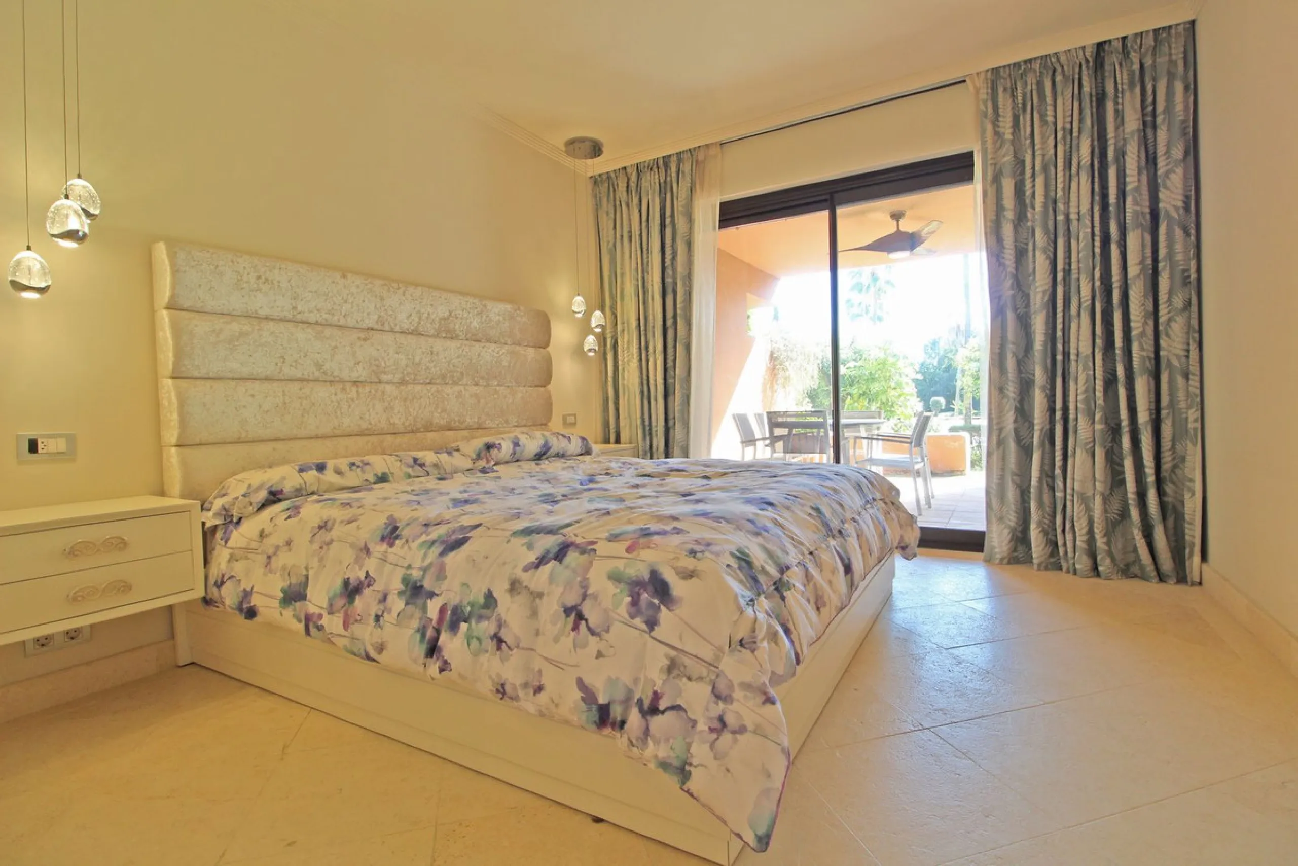 Nestled in the peaceful beachside enclave of Casasola, this charming ground-floor apartment
