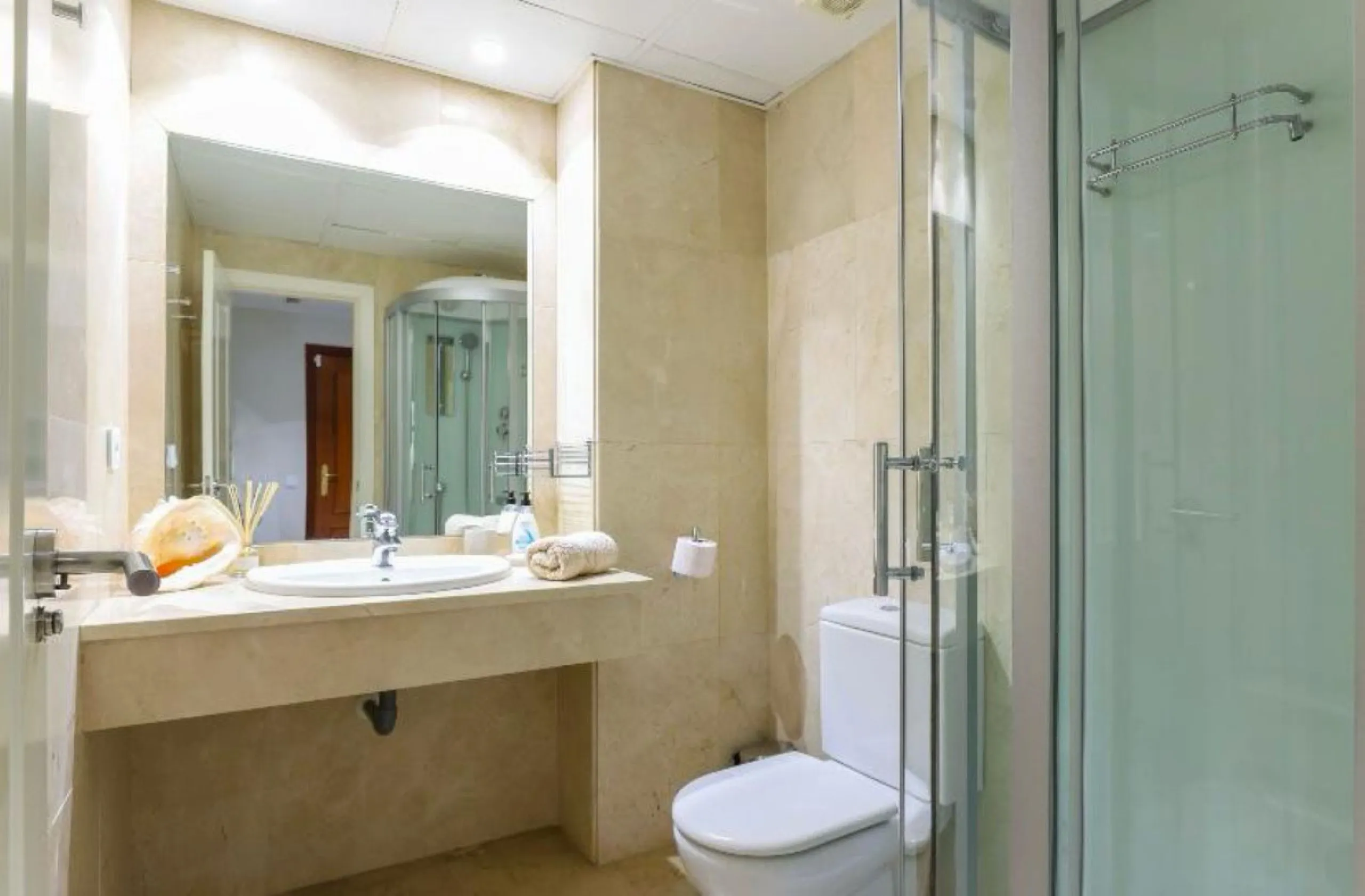 Apartment - Ground Floor Apartment в продаже в Marbella, Málaga. В доме 2 спален и 2 ванных комнат. Площадь дома 141 м²