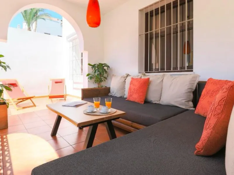 Apartment - Ground Floor Apartment в продаже в Marbella, Málaga. В доме 2 спален и 2 ванных комнат. Площадь дома 141 м²