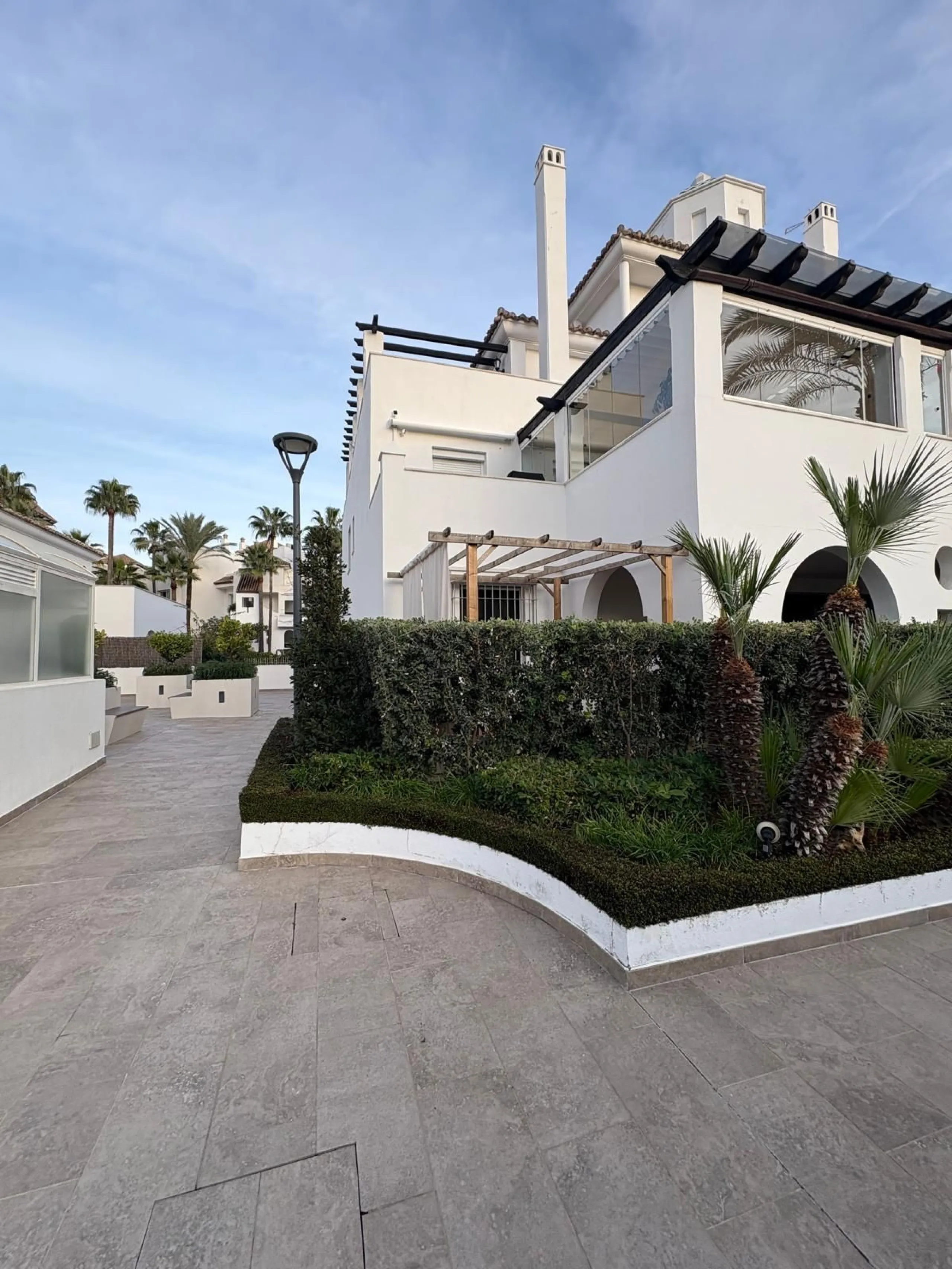 Apartment - Ground Floor Apartment в продаже в Marbella, Málaga. В доме 2 спален и 2 ванных комнат. Площадь дома 141 м²