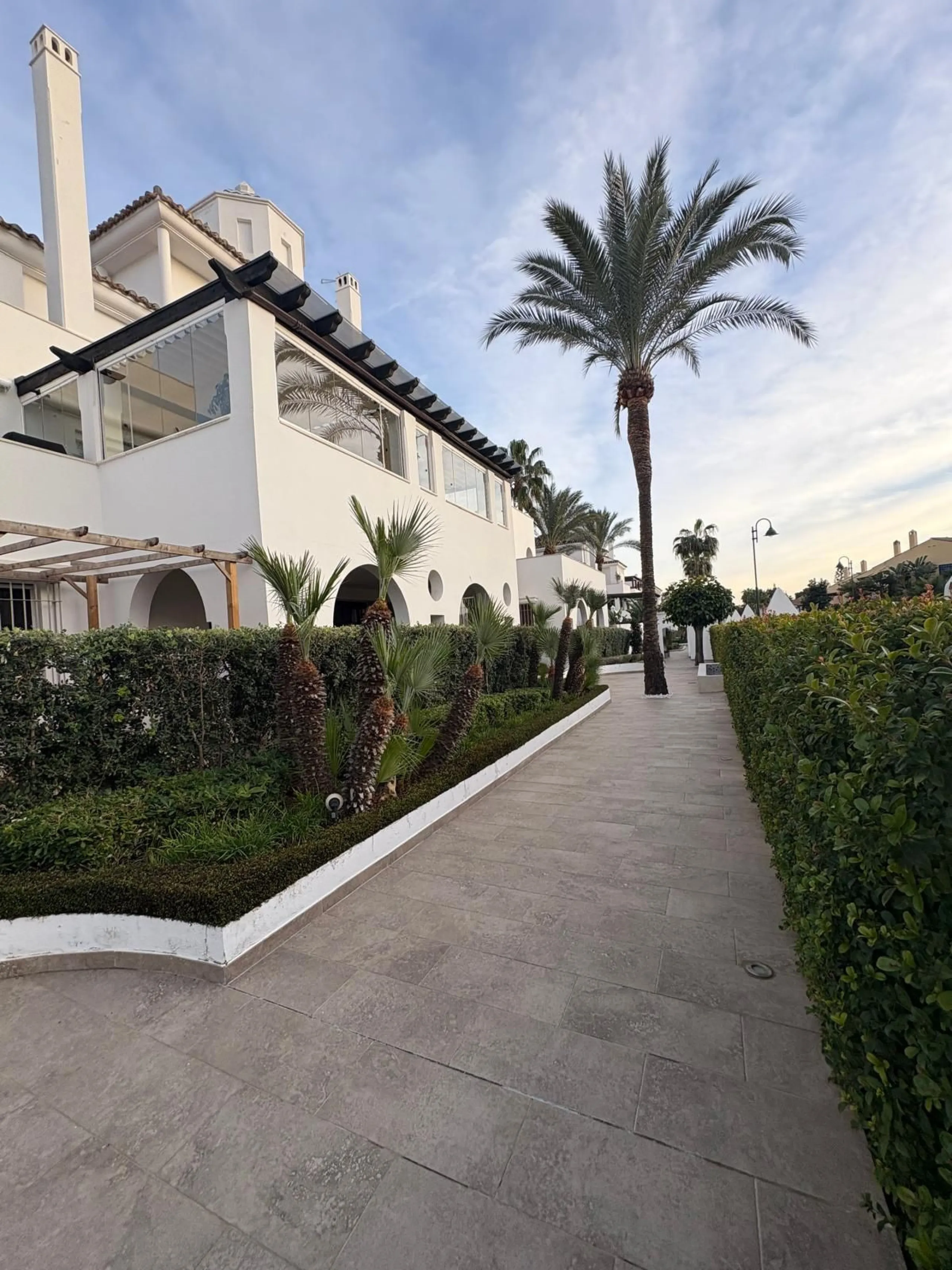 Apartment - Ground Floor Apartment в продаже в Marbella, Málaga. В доме 2 спален и 2 ванных комнат. Площадь дома 141 м²