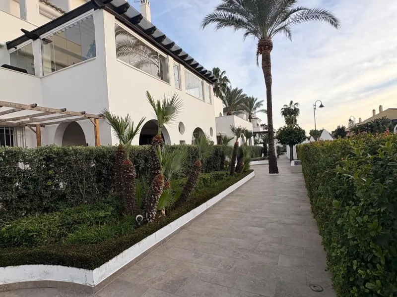 Apartment - Ground Floor Apartment в продаже в Marbella, Málaga. В доме 2 спален и 2 ванных комнат. Площадь дома 141 м²