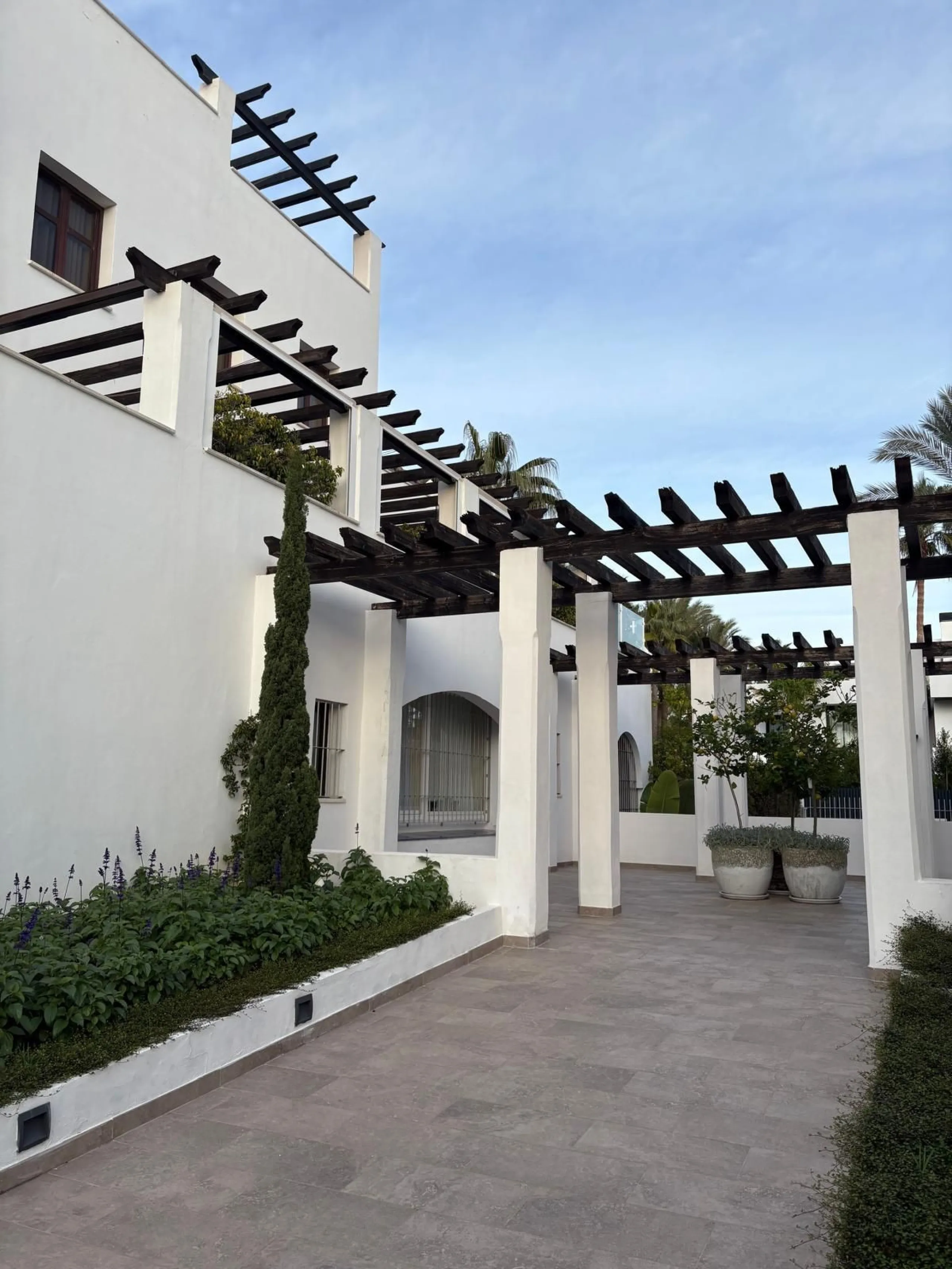 Apartment - Ground Floor Apartment в продаже в Marbella, Málaga. В доме 2 спален и 2 ванных комнат. Площадь дома 141 м²