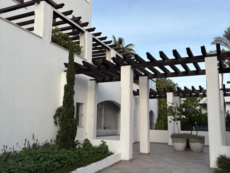 Apartment - Ground Floor Apartment в продаже в Marbella, Málaga. В доме 2 спален и 2 ванных комнат. Площадь дома 141 м²