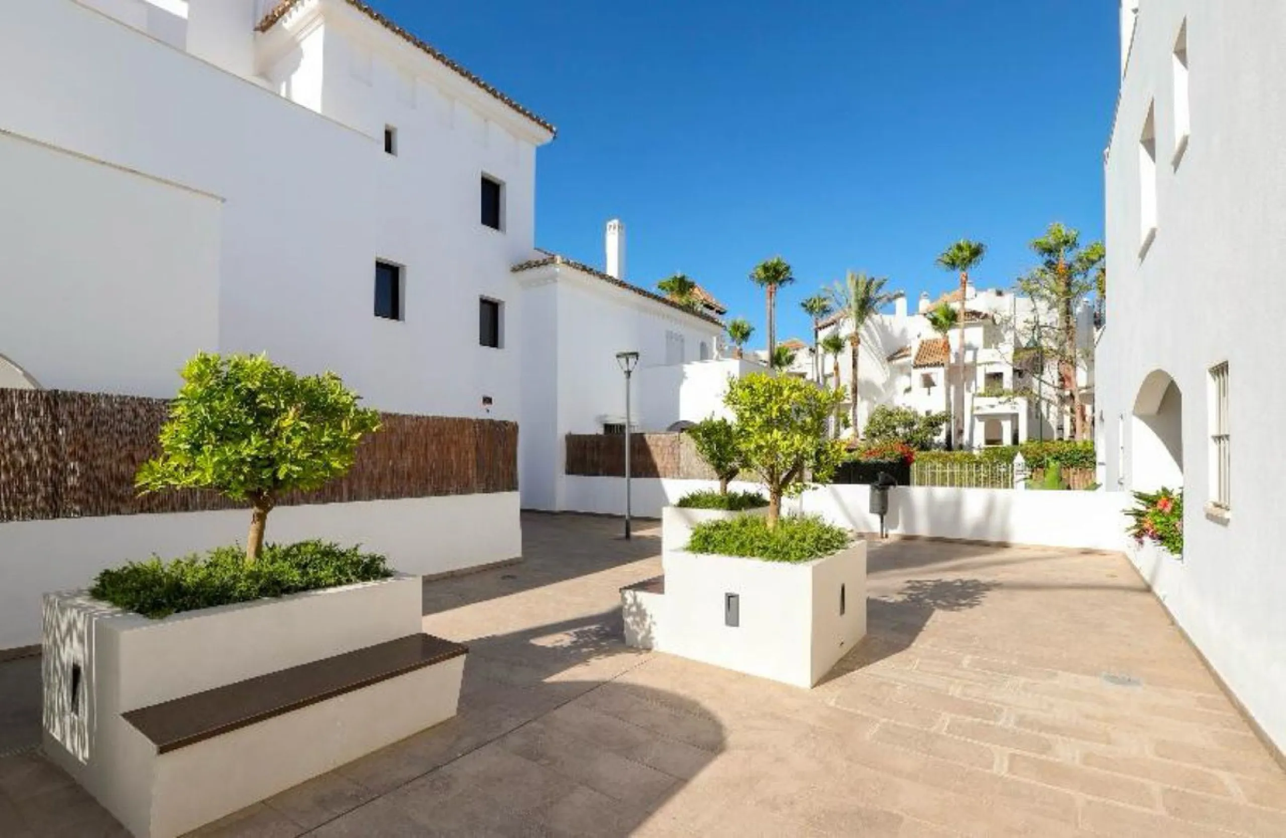 Apartment - Ground Floor Apartment в продаже в Marbella, Málaga. В доме 2 спален и 2 ванных комнат. Площадь дома 141 м²