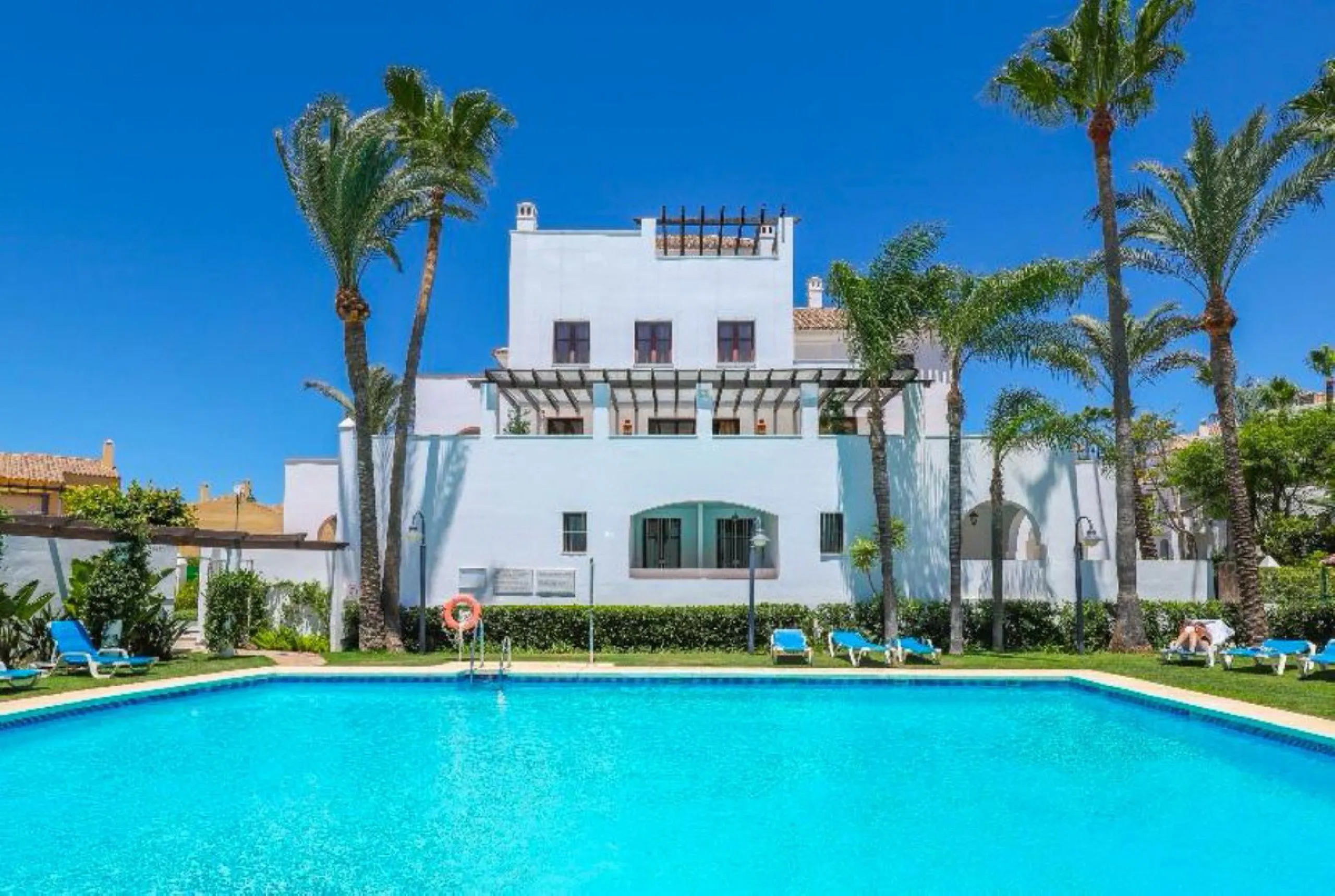 Apartment - Ground Floor Apartment в продаже в Marbella, Málaga. В доме 2 спален и 2 ванных комнат. Площадь дома 141 м²