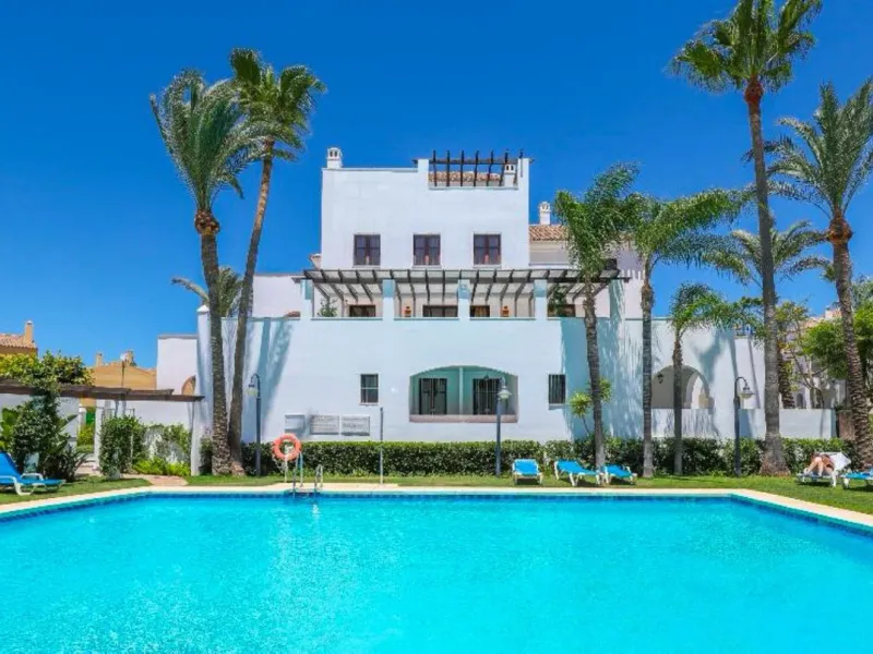 Apartment - Ground Floor Apartment в продаже в Marbella, Málaga. В доме 2 спален и 2 ванных комнат. Площадь дома 141 м²