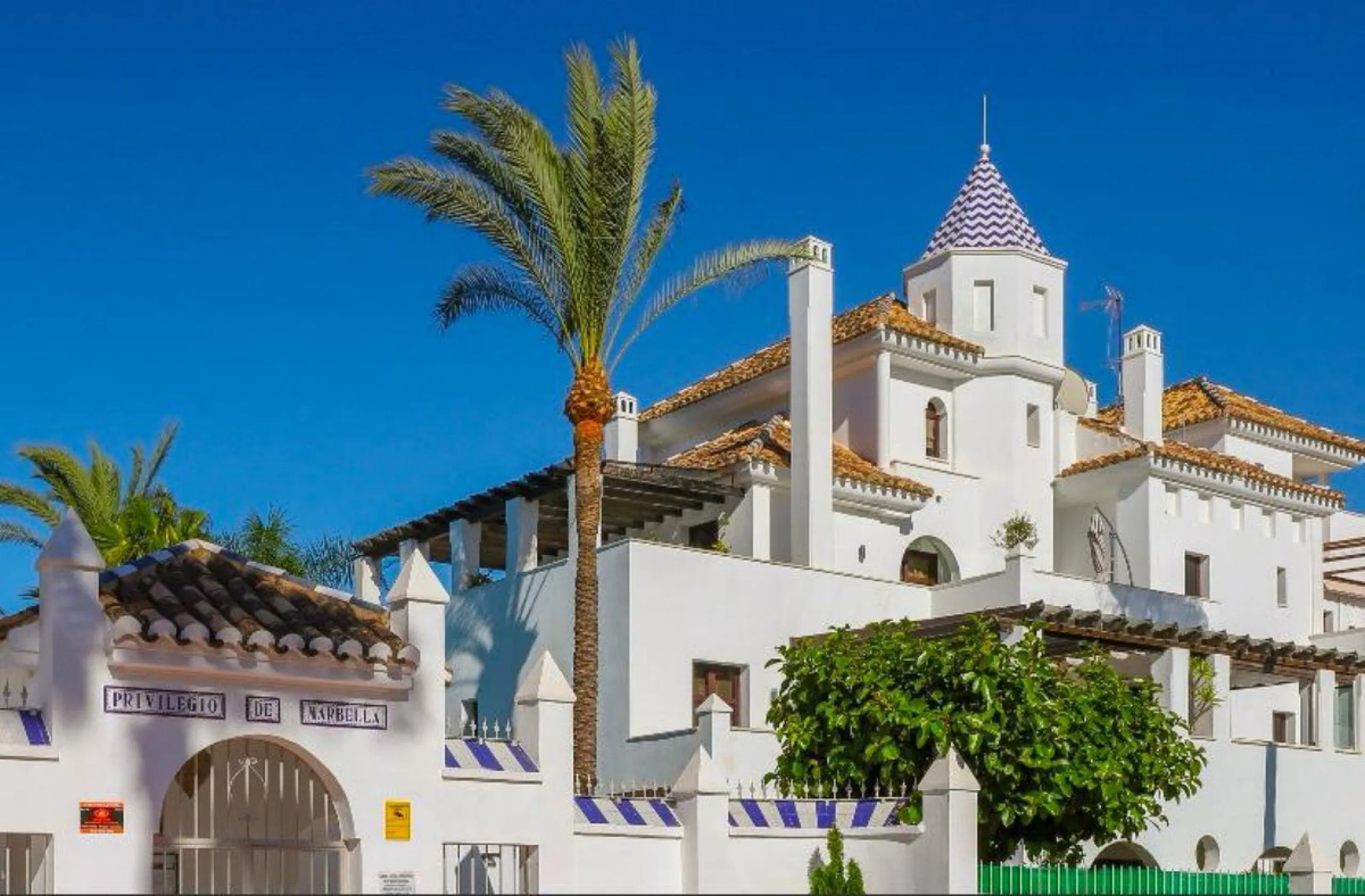 Apartment - Ground Floor Apartment в продаже в Marbella, Málaga. В доме 2 спален и 2 ванных комнат. Площадь дома 141 м²