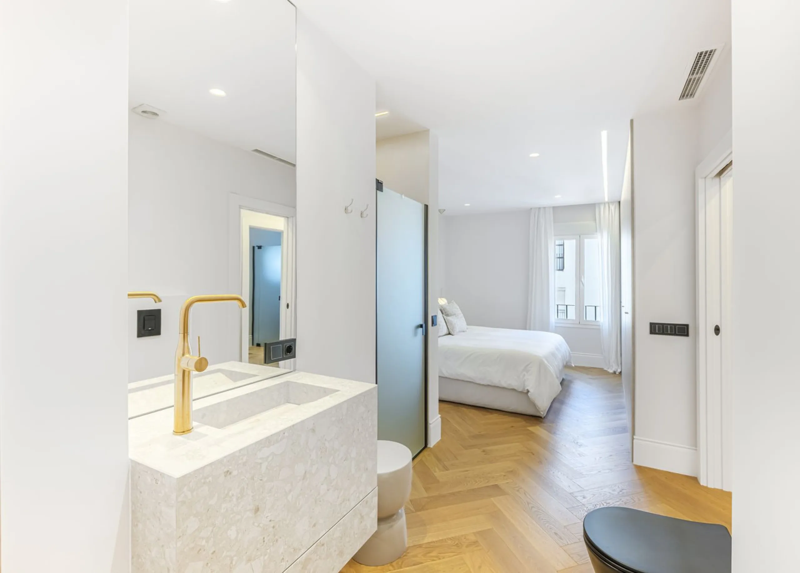 Stylish 2-room apartment with tourist license in the heart of Puerto Banús