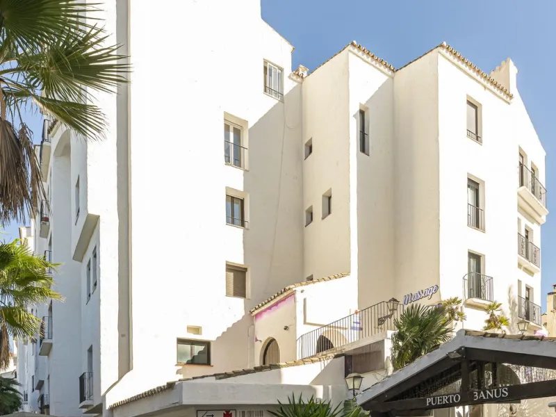 Stylish 2-room apartment with tourist license in the heart of Puerto Banús