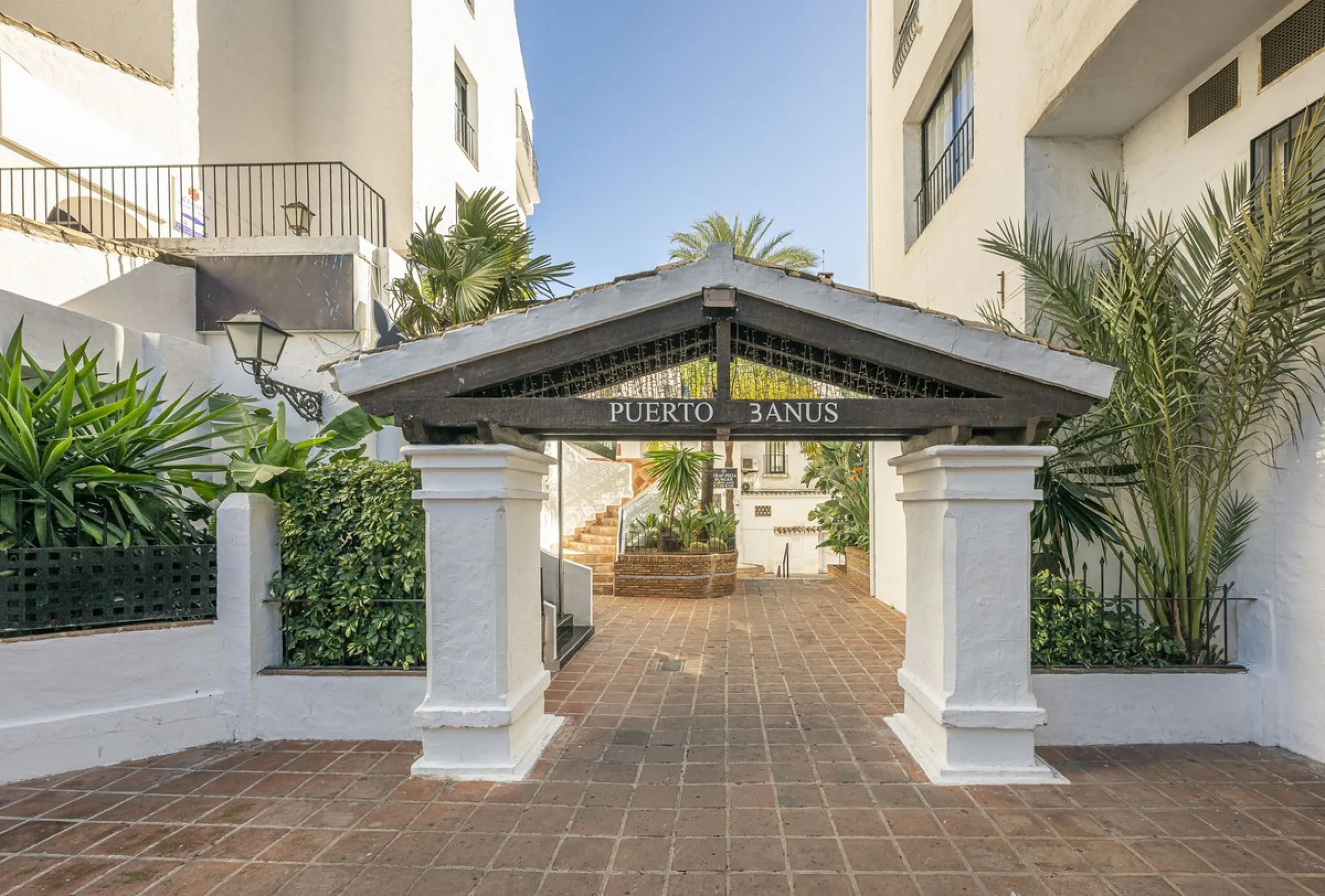 Stylish 2-room apartment with tourist license in the heart of Puerto Banús
