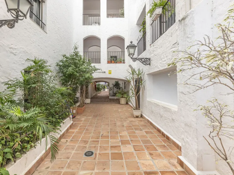 Stylish 2-room apartment with tourist license in the heart of Puerto Banús