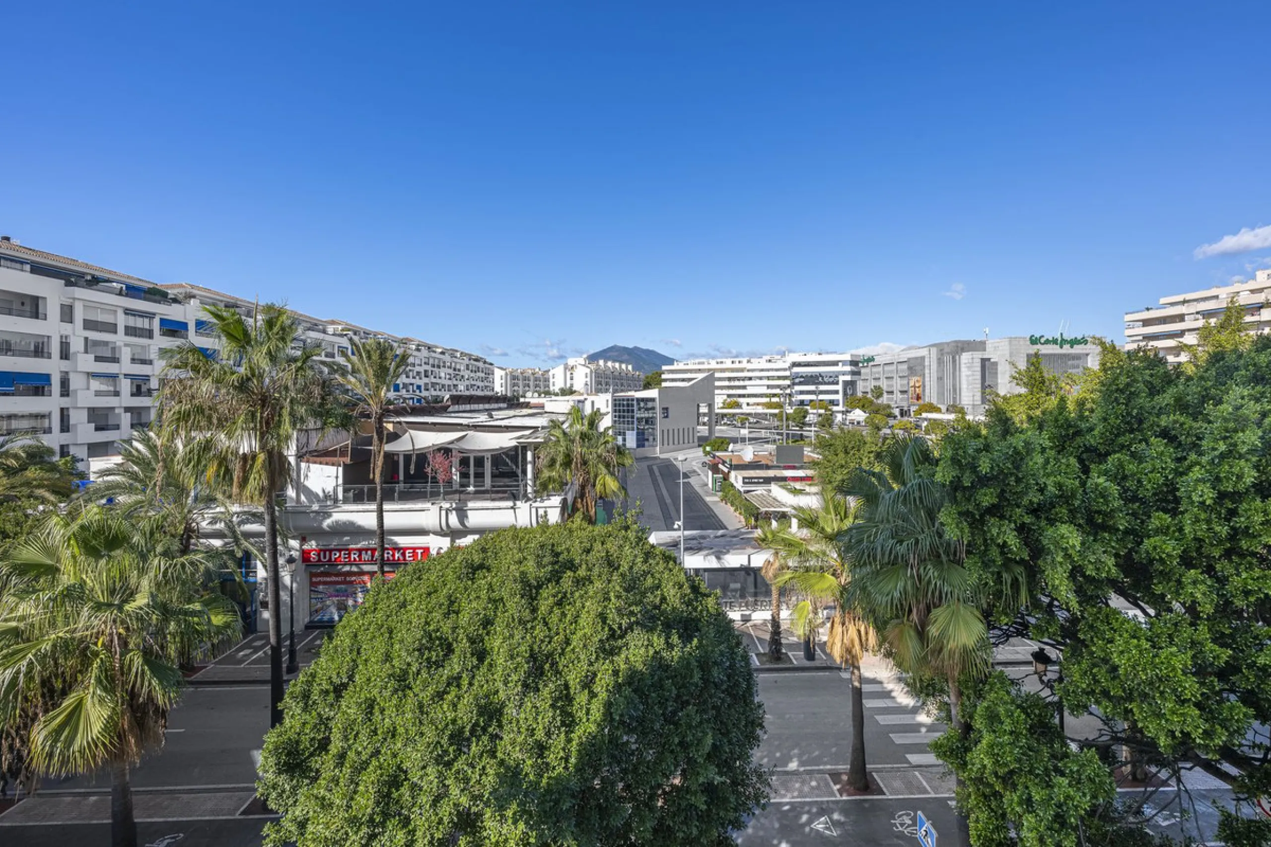 Stylish 2-room apartment with tourist license in the heart of Puerto Banús