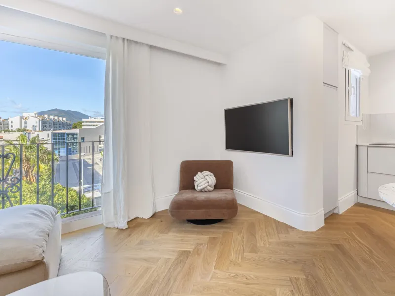 Stylish 2-room apartment with tourist license in the heart of Puerto Banús