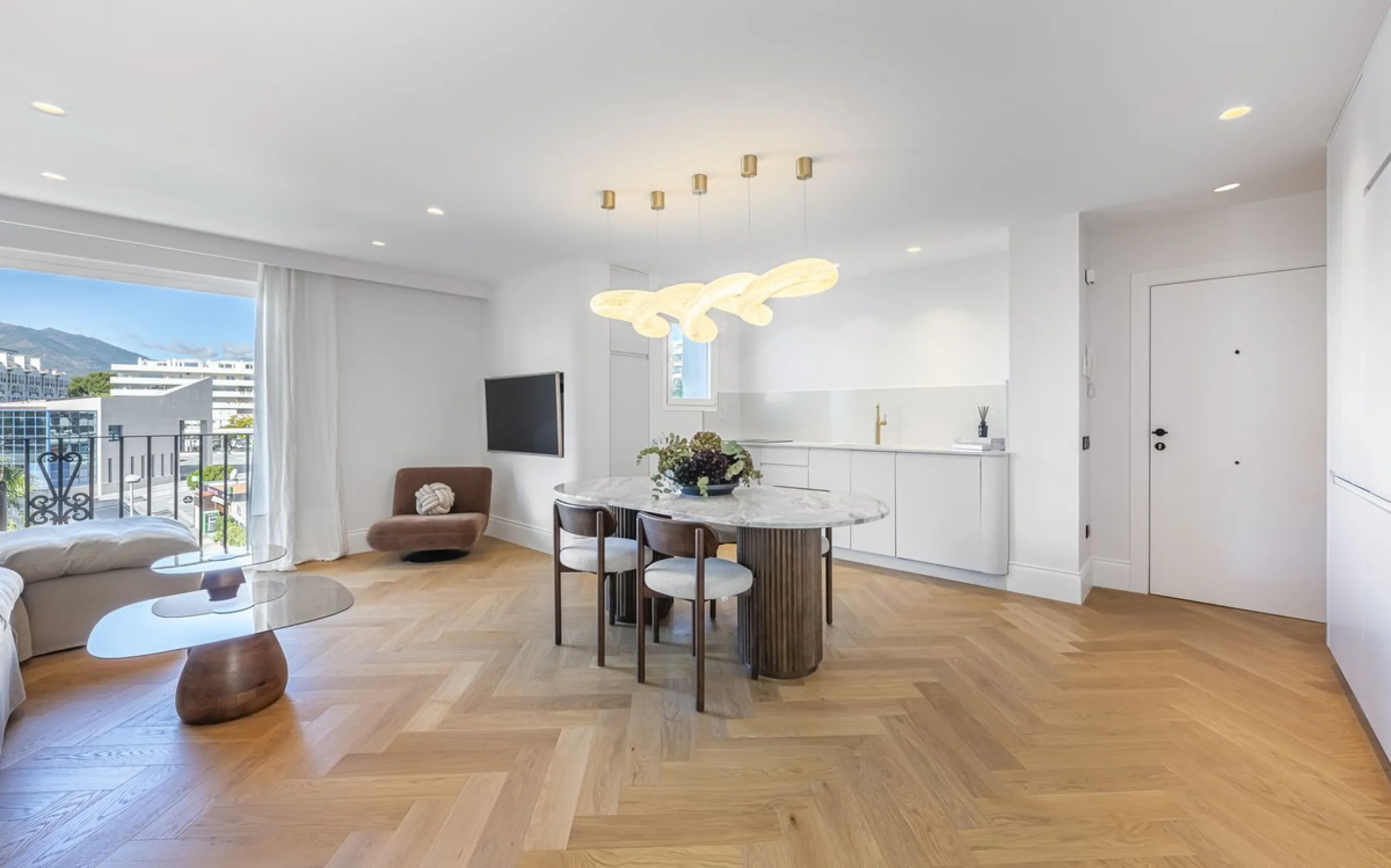 Stylish 2-room apartment with tourist license in the heart of Puerto Banús