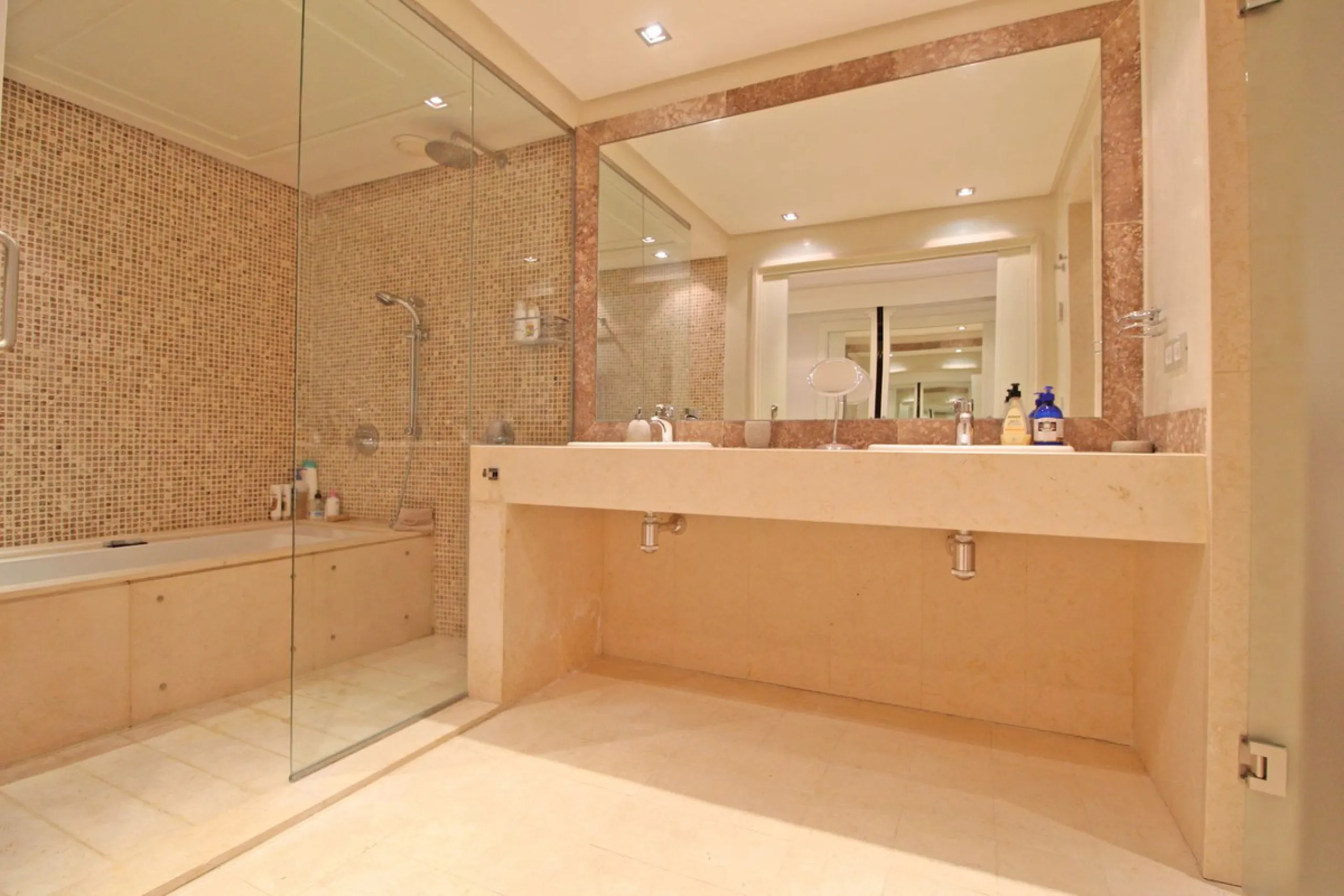 Nestled in the peaceful beachside enclave of Casasola, this charming ground-floor apartment