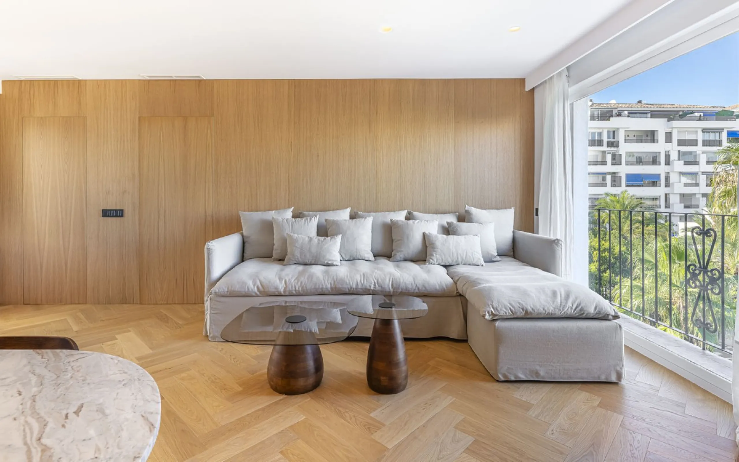 Stylish 2-room apartment with tourist license in the heart of Puerto Banús