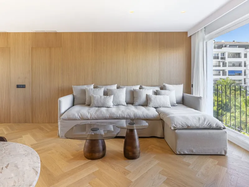 Stylish 2-room apartment with tourist license in the heart of Puerto Banús
