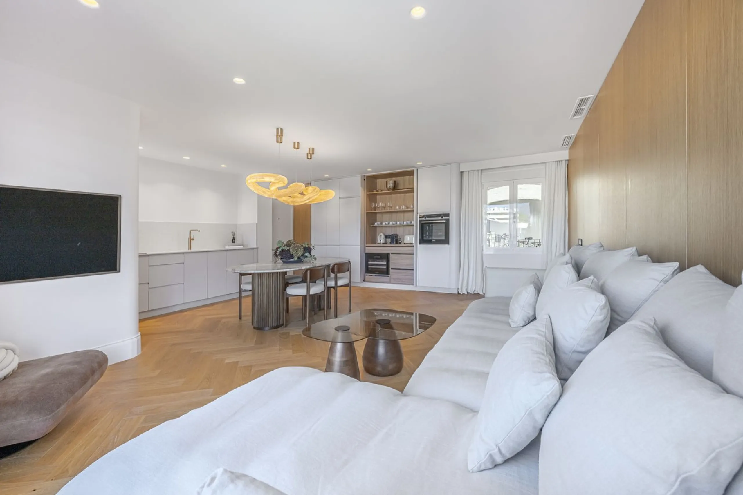 Stylish 2-room apartment with tourist license in the heart of Puerto Banús