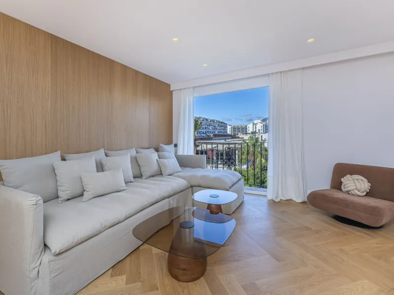 Stylish 2-room apartment with tourist license in the heart of Puerto Banús