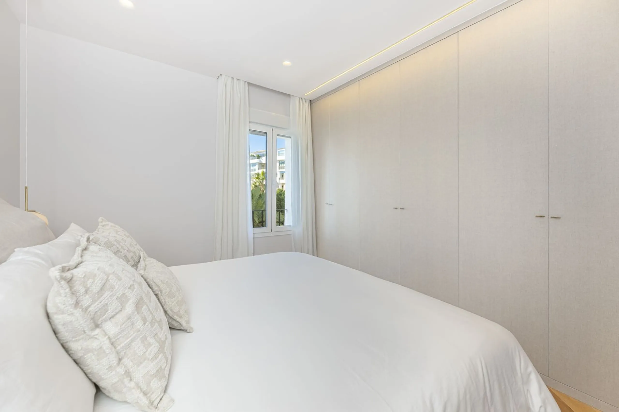 Stylish 2-room apartment with tourist license in the heart of Puerto Banús