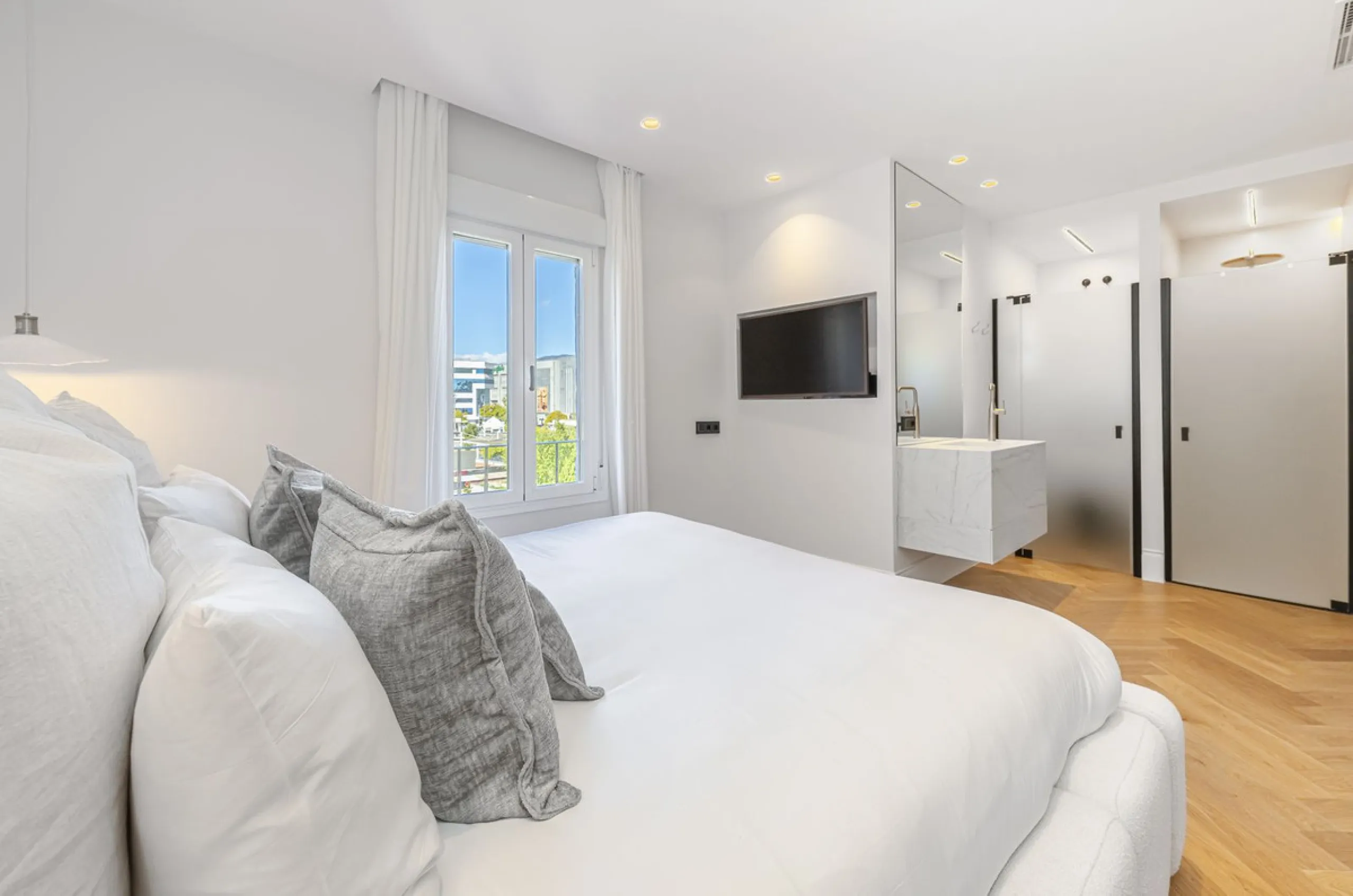Stylish 2-room apartment with tourist license in the heart of Puerto Banús