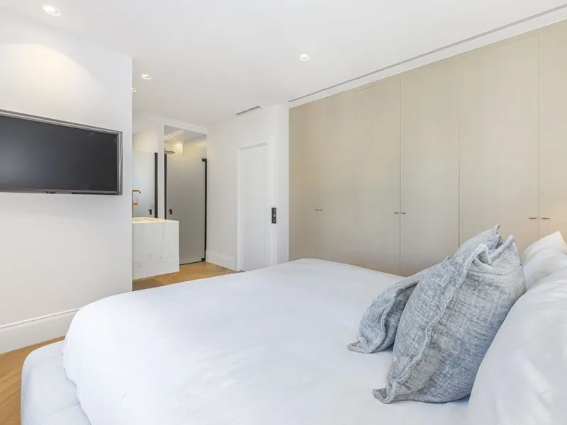 Stylish 2-room apartment with tourist license in the heart of Puerto Banús