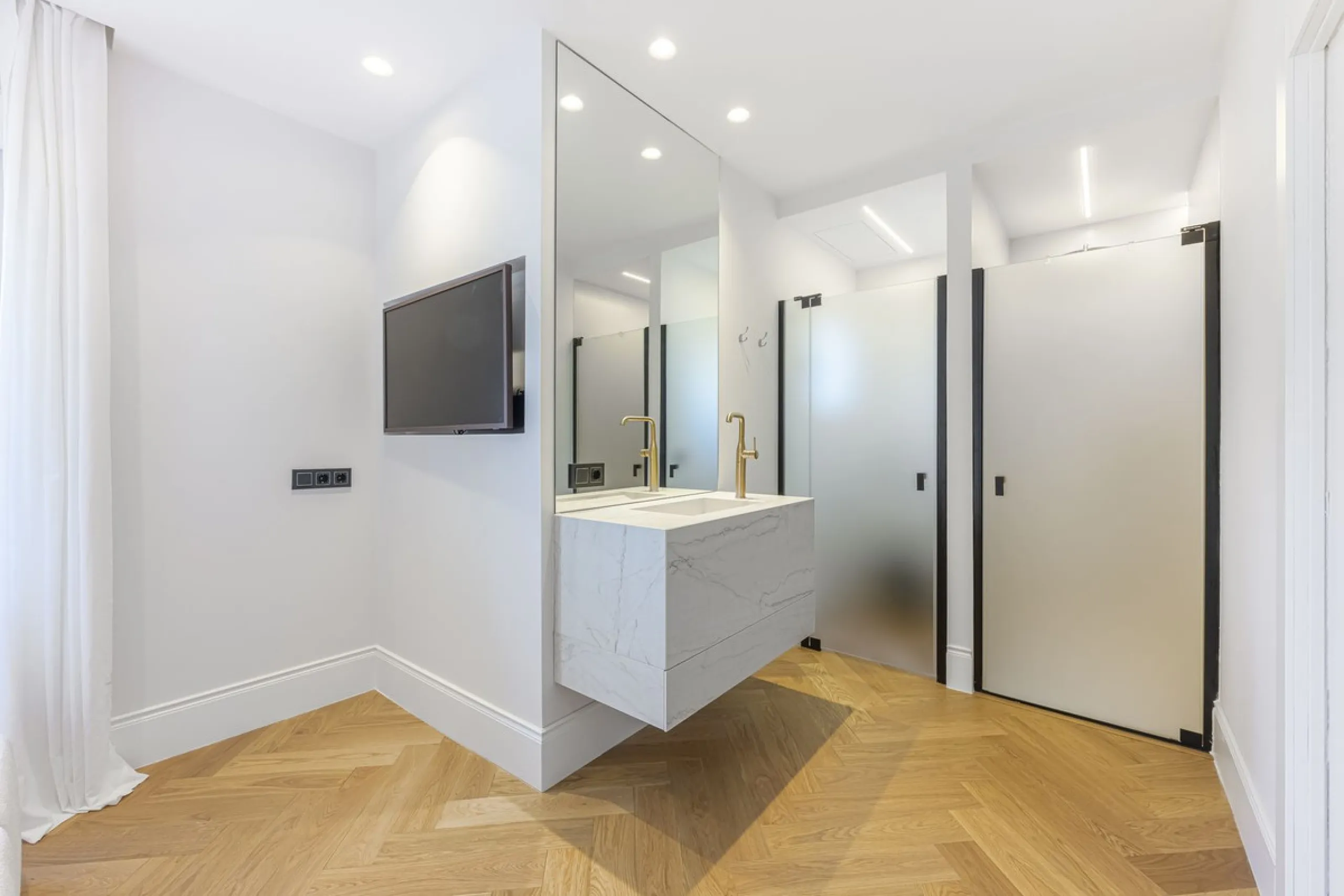 Stylish 2-room apartment with tourist license in the heart of Puerto Banús