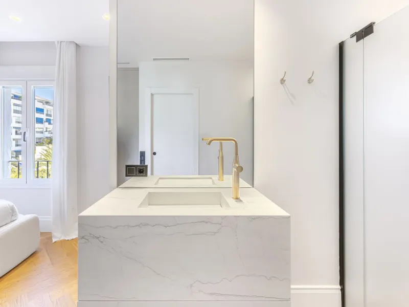 Stylish 2-room apartment with tourist license in the heart of Puerto Banús