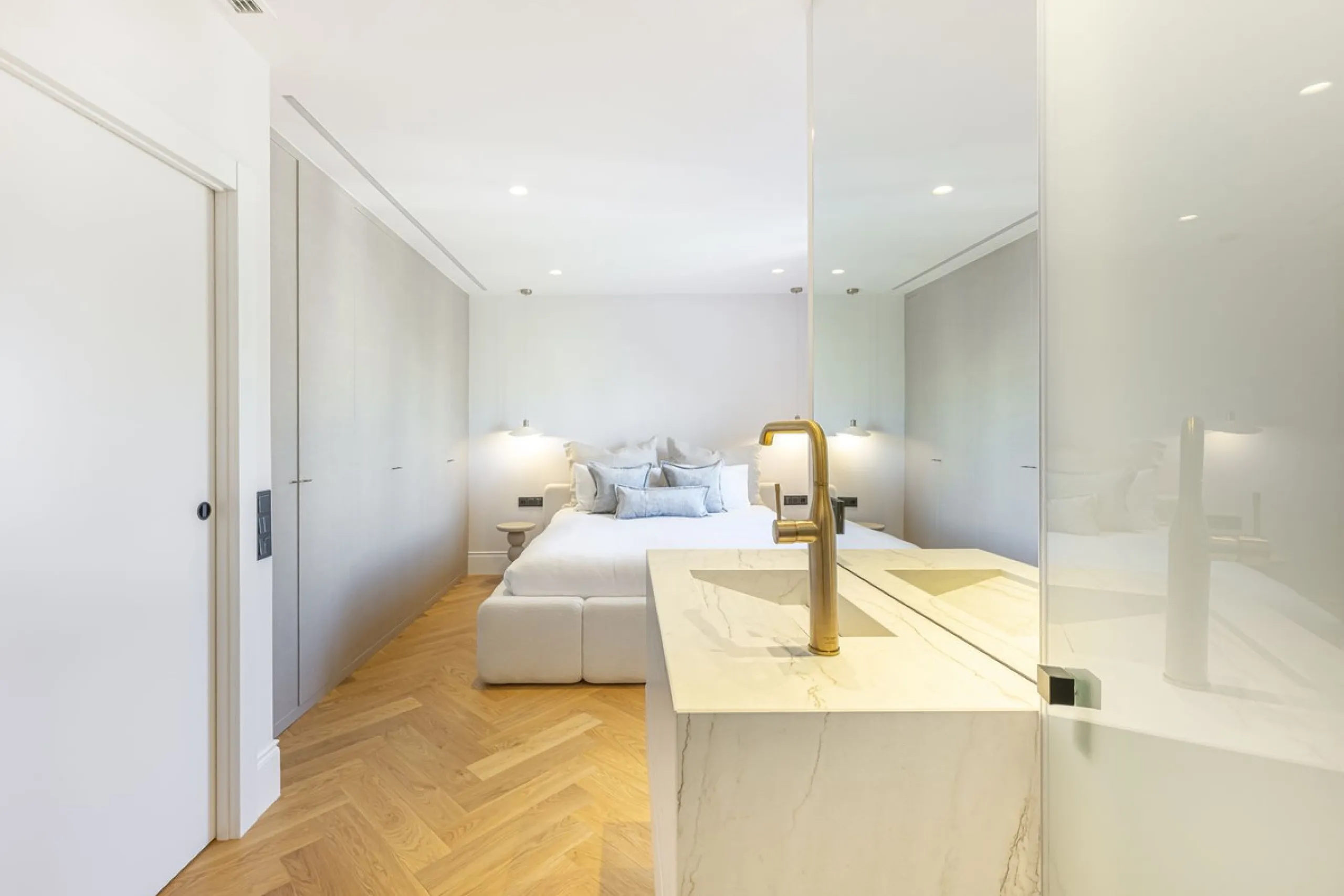 Stylish 2-room apartment with tourist license in the heart of Puerto Banús