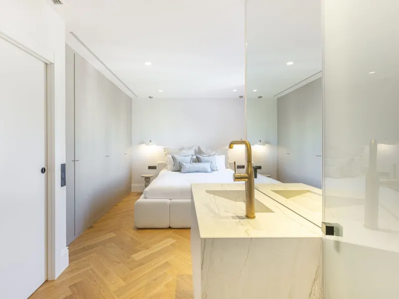 Stylish 2-room apartment with tourist license in the heart of Puerto Banús