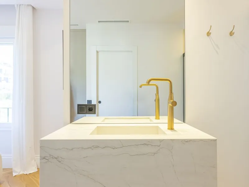 Stylish 2-room apartment with tourist license in the heart of Puerto Banús