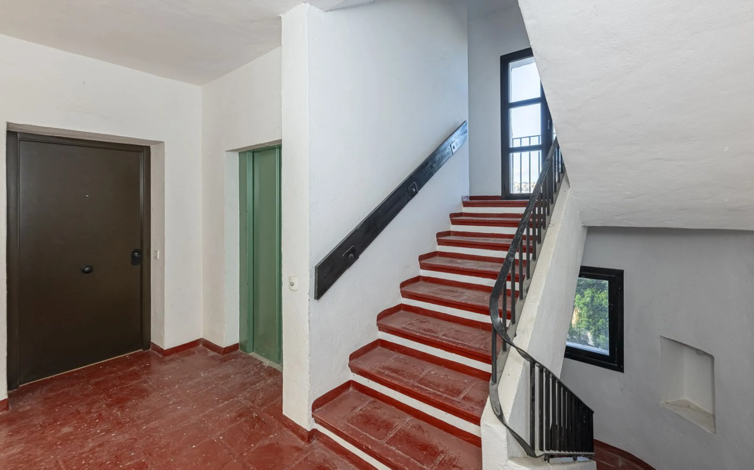 Stylish 2-room apartment with tourist license in the heart of Puerto Banús