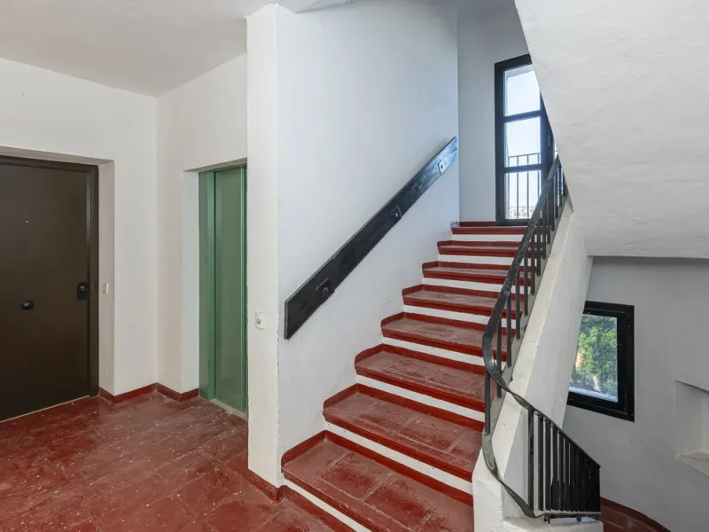 Stylish 2-room apartment with tourist license in the heart of Puerto Banús