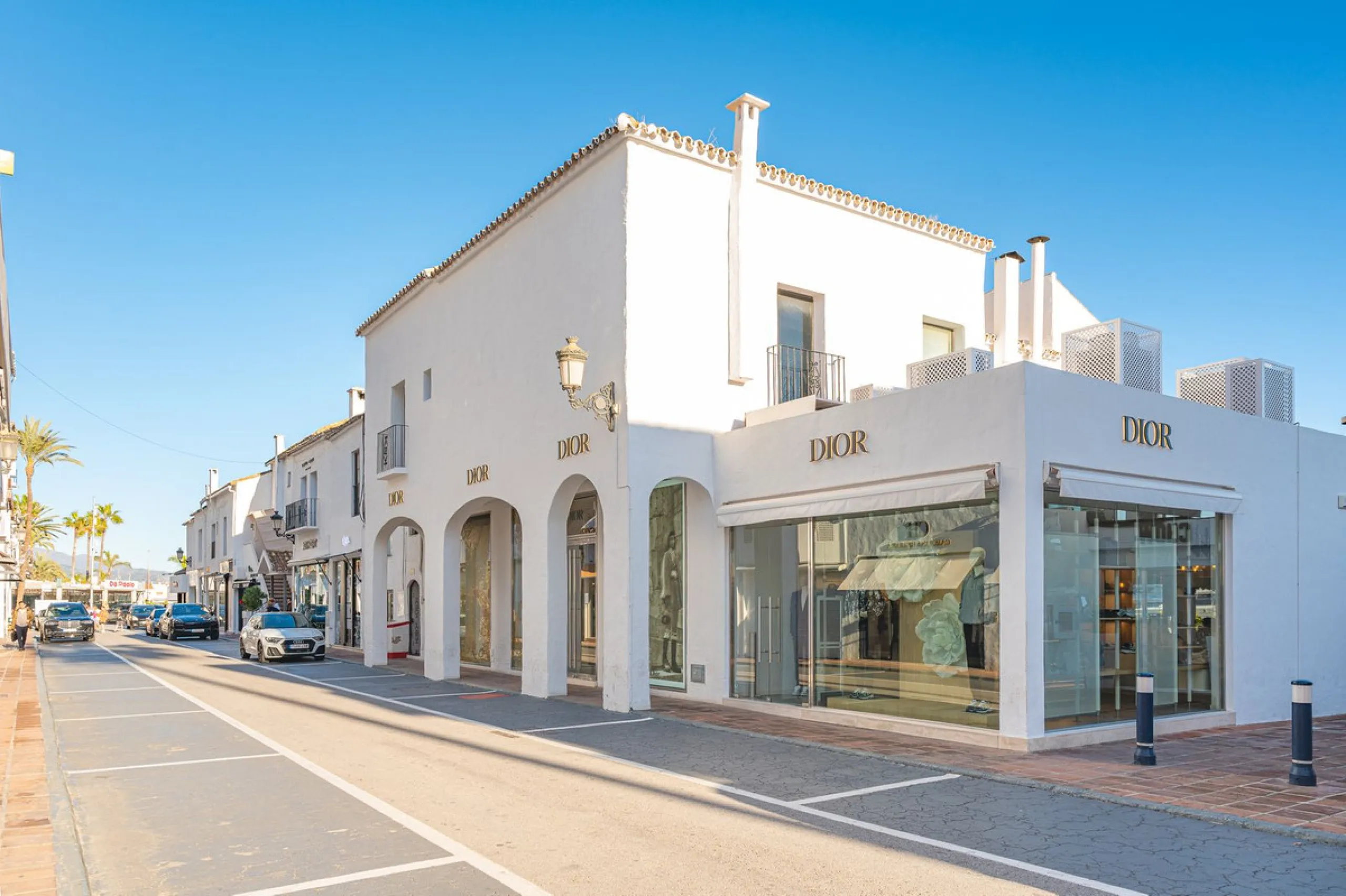 Stylish 2-room apartment with tourist license in the heart of Puerto Banús