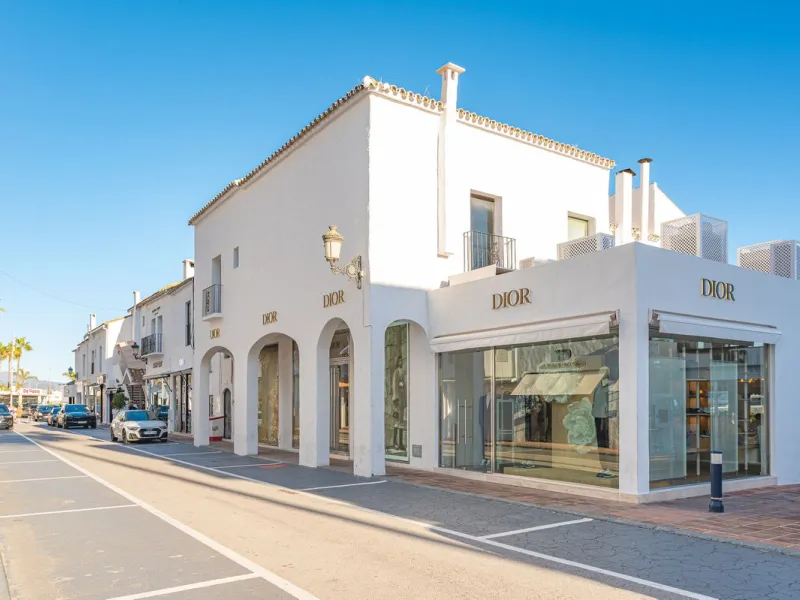 Stylish 2-room apartment with tourist license in the heart of Puerto Banús